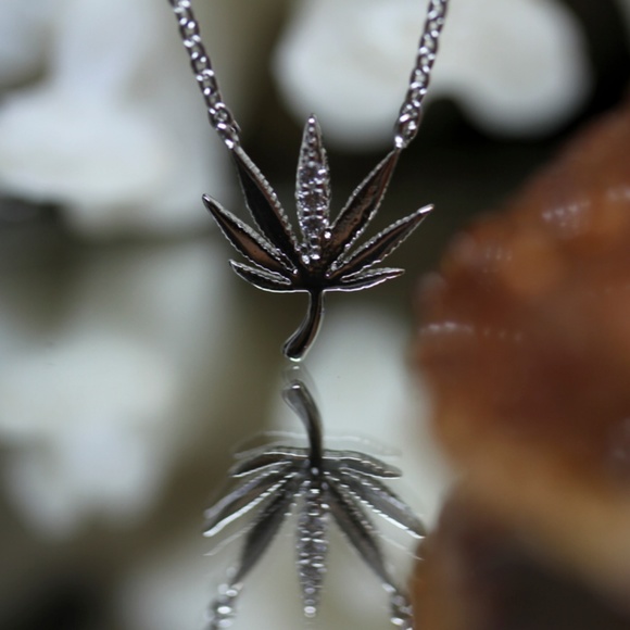 14kt White Gold Dipped Swarovski Cannabis Leaf - Picture 3 of 8